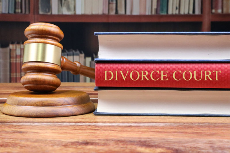 غیبت زوجین در دادگاه طلاق